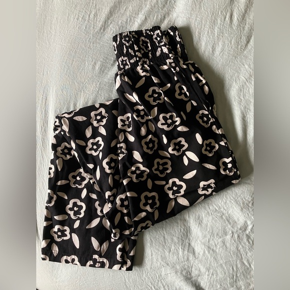 Lucy & Yak Black and White Floral Print Kia Trousers - Picture 3 of 8
